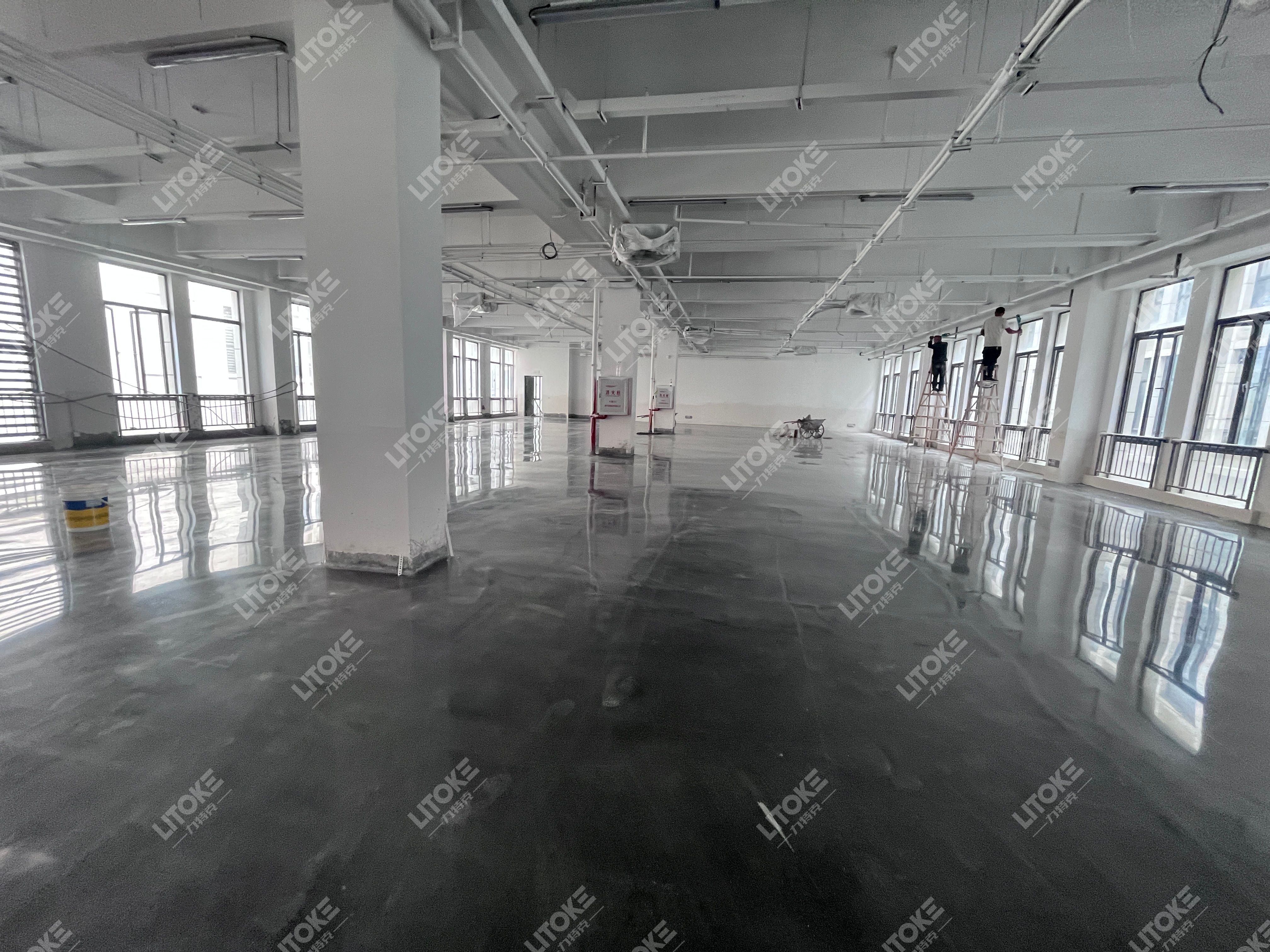 環氧地坪 vs 金剛砂地坪，工廠車間選擇哪種更劃算？